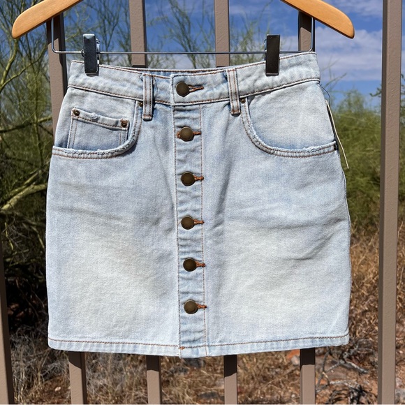 Billabong Dresses & Skirts - NWT Billabong Women’s Denim Button Down Skirt Size 25 Lighter Denim 💯% Cotton